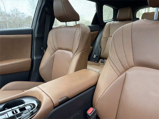 Used 2025 Toyota Crown Signia Limited w/ Advanced Technology Package image 21