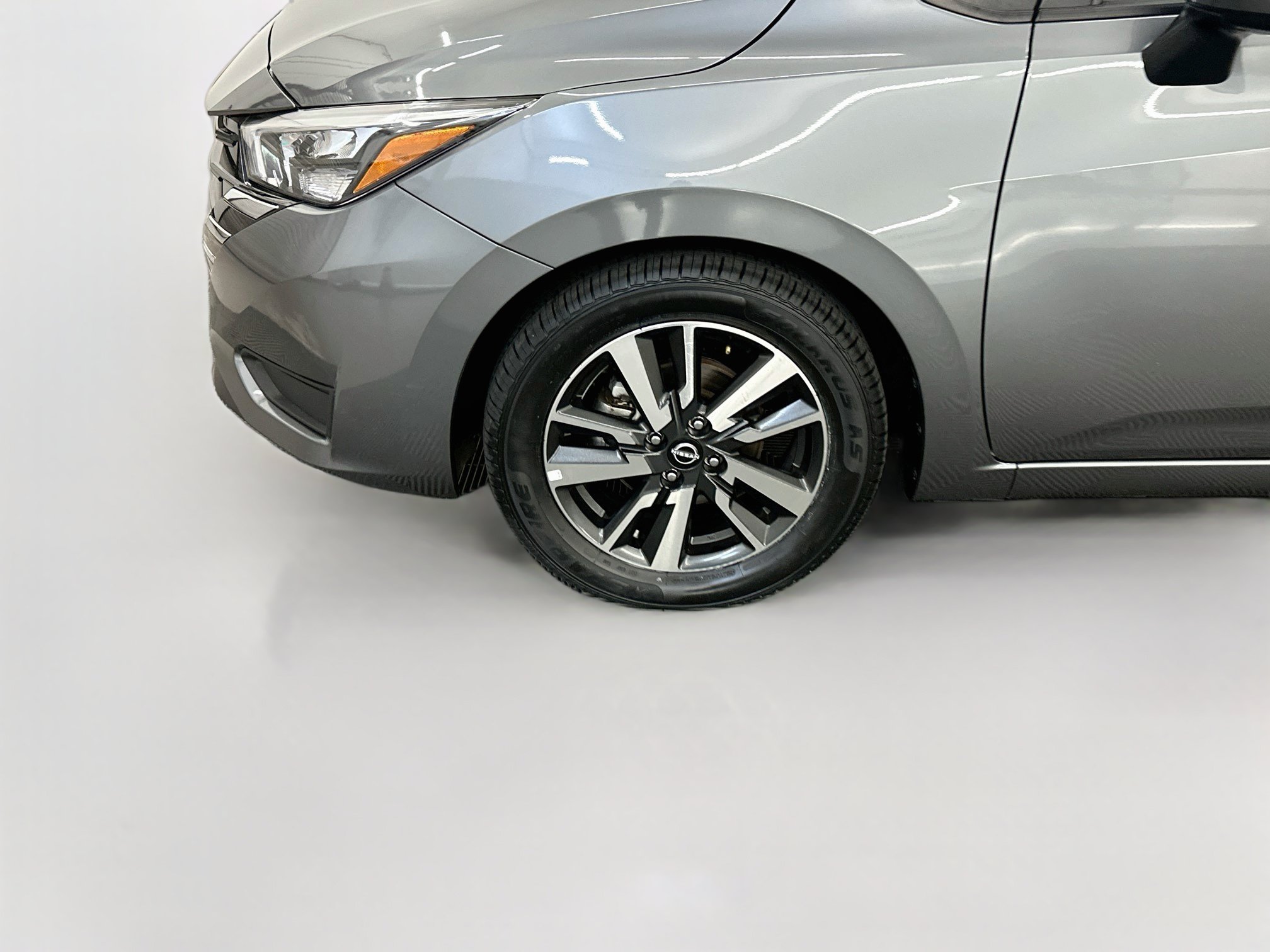 Used 2025 Nissan Versa SV FWD image 11