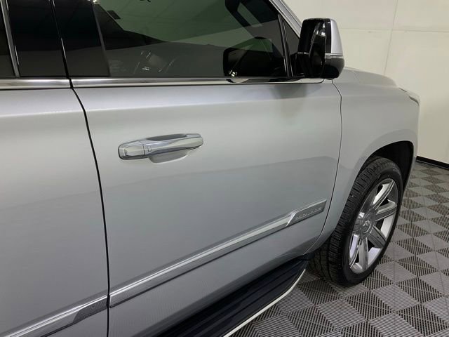 Used 2017 Cadillac Escalade Luxury image 7