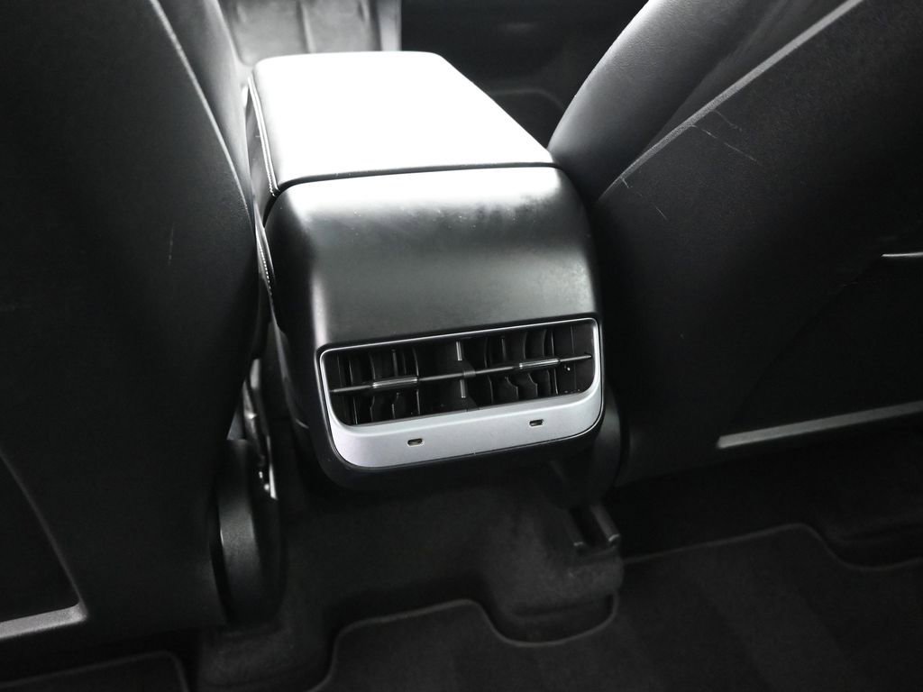 Used 2024 Tesla Model Y Long Range image 17