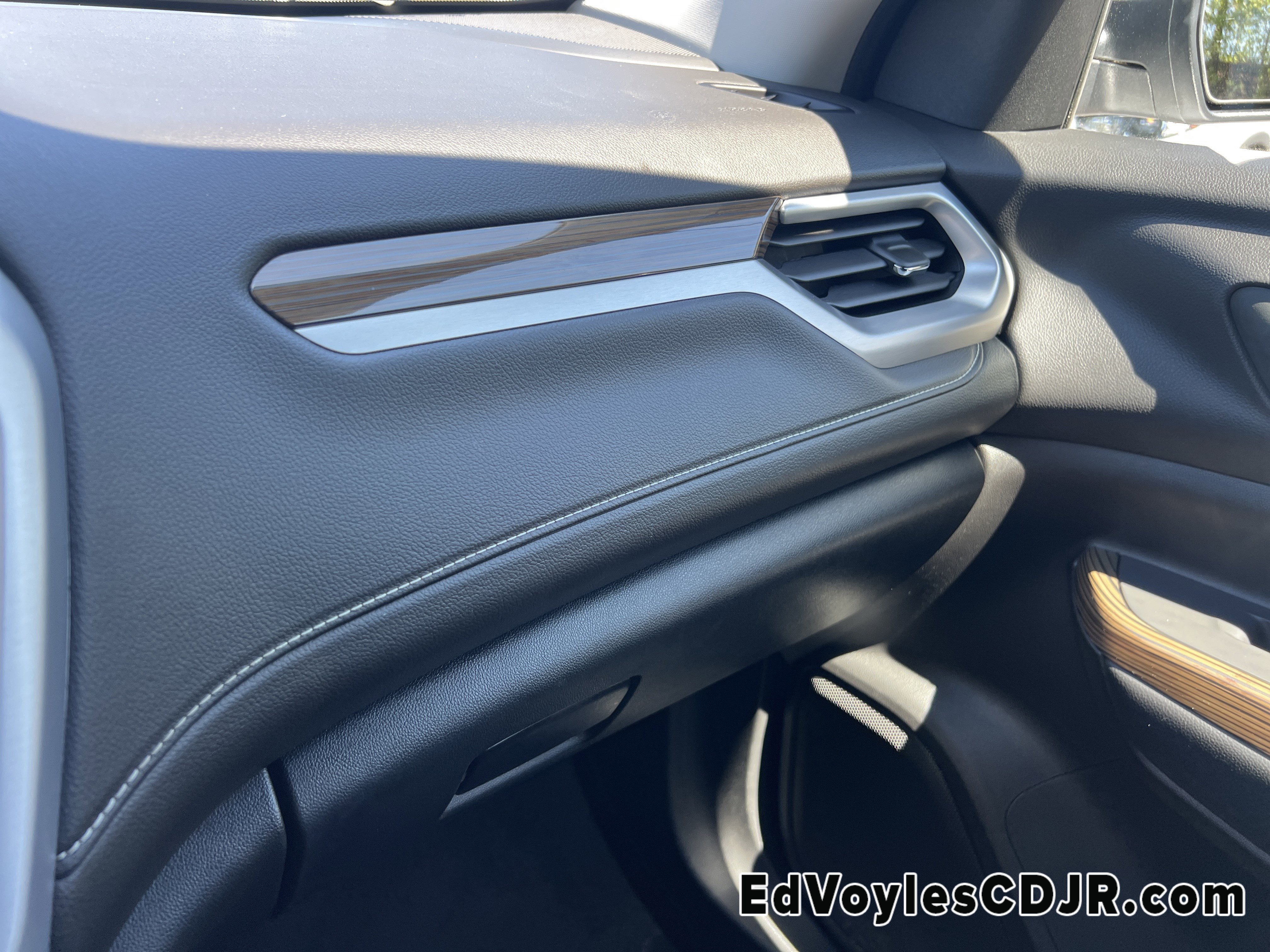 Used 2022 GMC Acadia SLE w/ Driver Convenience Package image 41