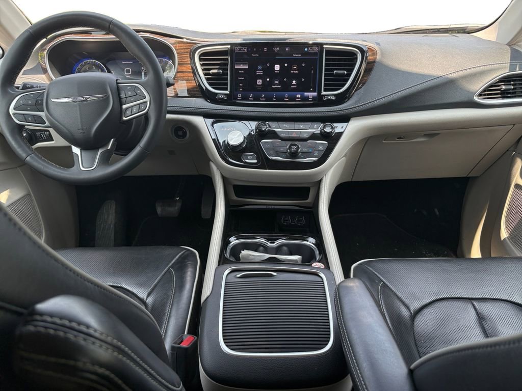Certified 2023 Chrysler Pacifica Limited image 10