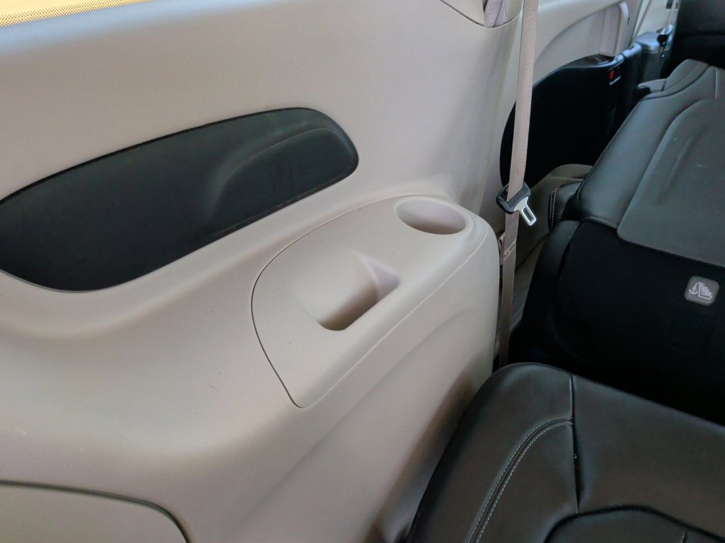 Used 2023 Chrysler Pacifica Touring-L FWD image 37