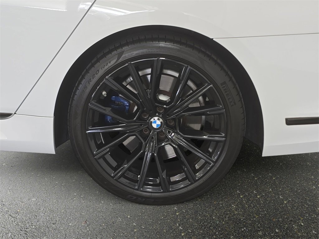 Used 2020 BMW 750i xDrive w/ Autobahn Package image 31