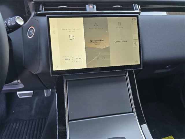 New 2025 Land Rover Range Rover Velar Dynamic SE image 38