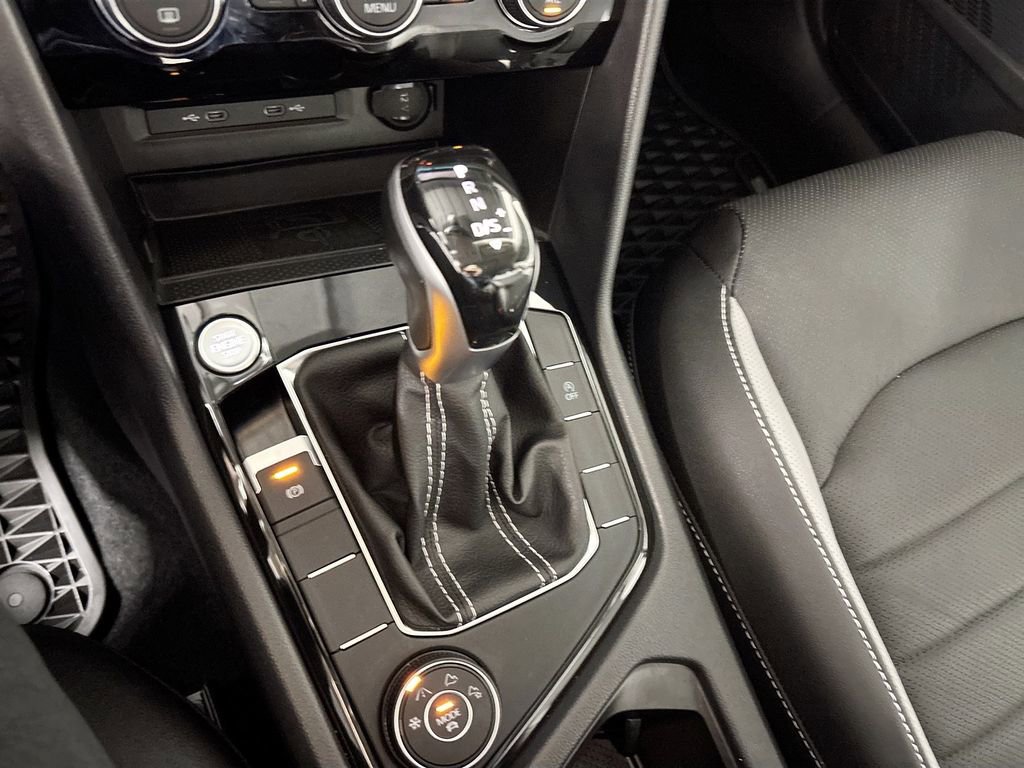 Certified 2023 Volkswagen Taos SEL image 18