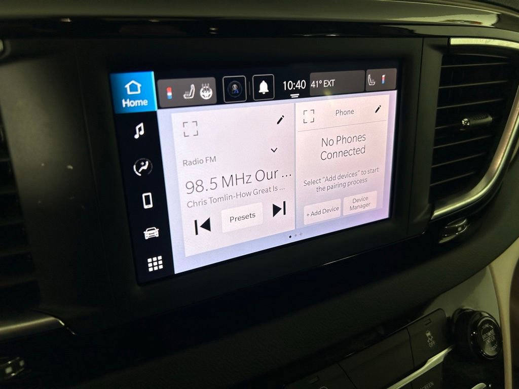 Used 2023 Chrysler Voyager LX FWD image 3