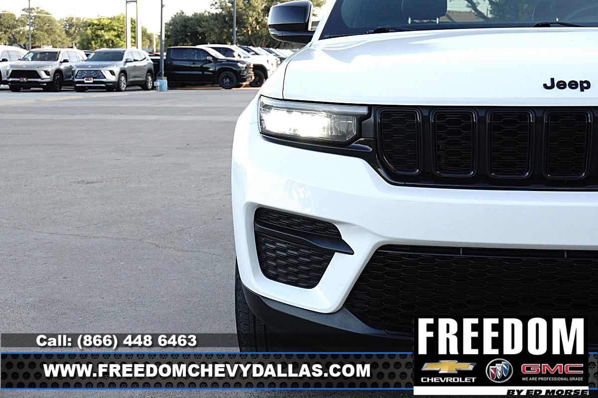 Used 2024 Jeep Grand Cherokee Altitude RWD image 40