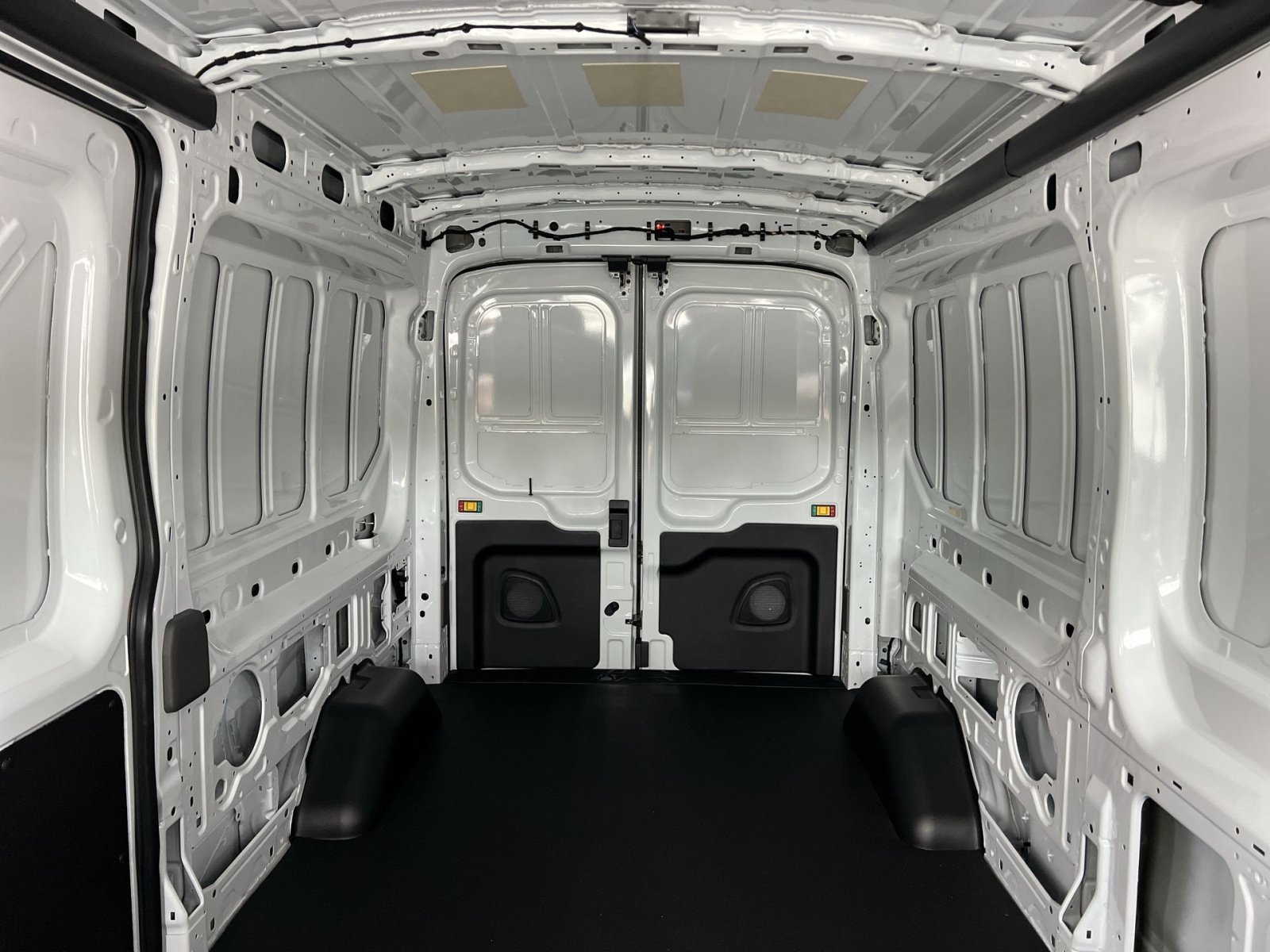New 2027 Ford Transit 250 148 Medium Roof RWD image 21