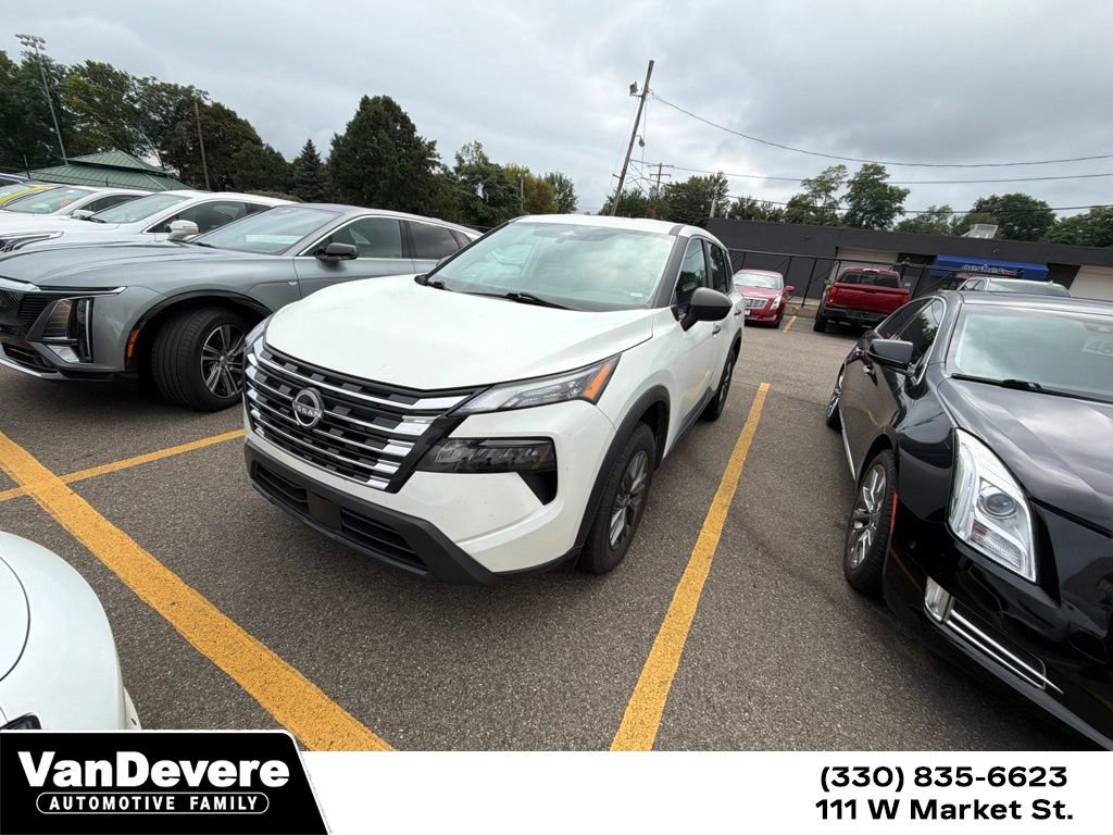 Used 2024 Nissan Rogue S FWD image 1
