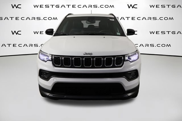Used 2024 Jeep Compass Latitude AWD/4WD image 2