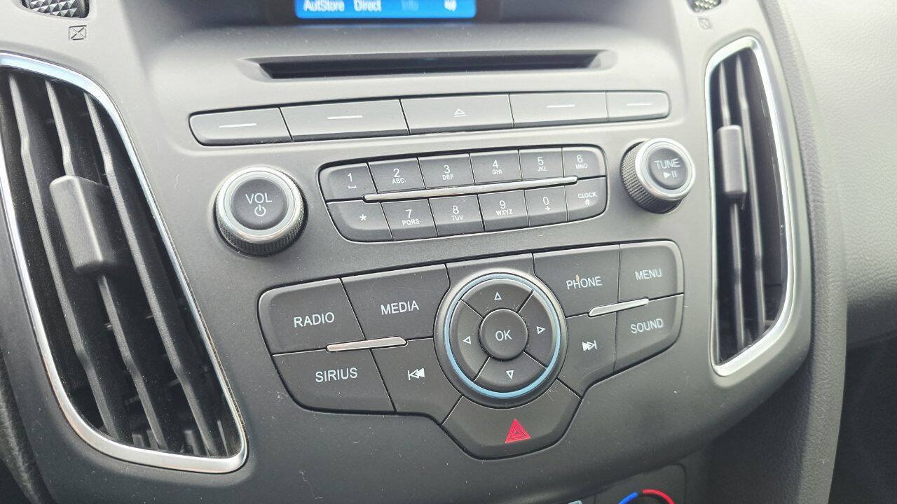Used 2016 Ford Focus SE w/ Equipment Group 201A FWD image 17