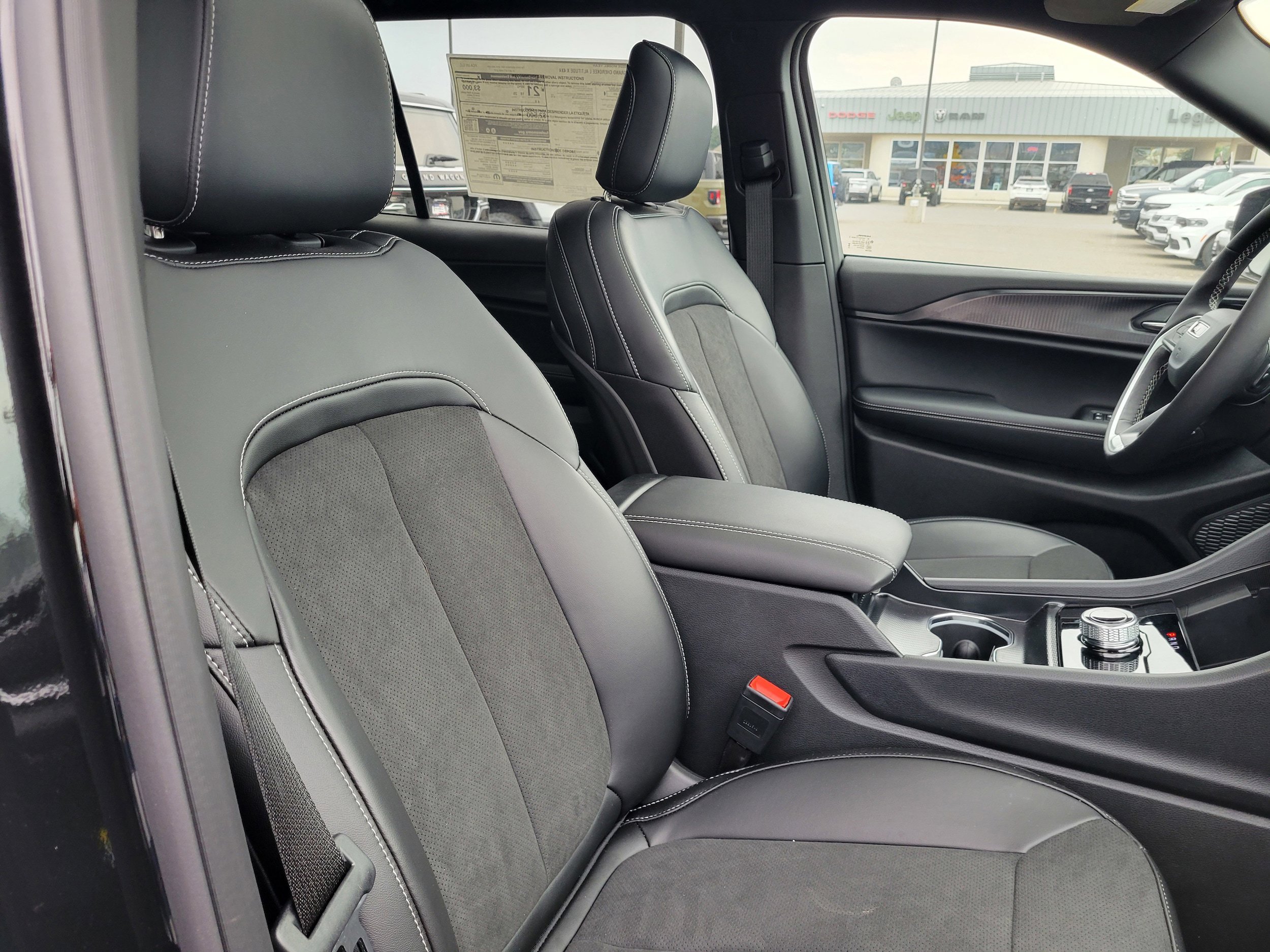 New 2025 Jeep Grand Cherokee L Altitude image 23