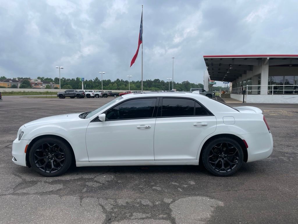 Used 2019 Chrysler 300 S RWD image 9