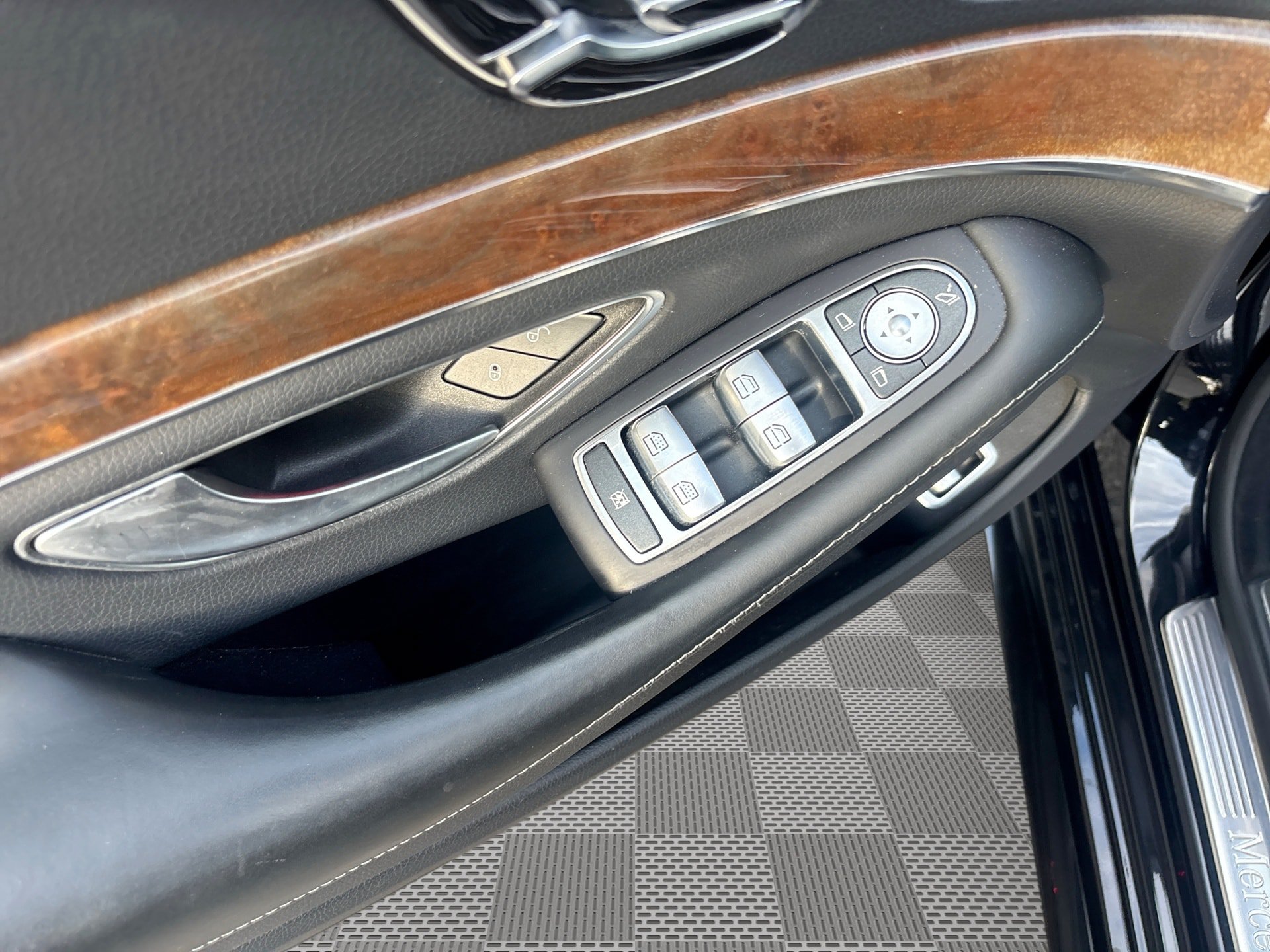 Used 2015 Mercedes-Benz S 550 4MATIC Sedan w/ Sport Package image 15