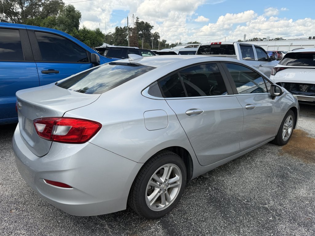 Used 2017 Chevrolet Cruze LT w/ Convenience Package FWD image 4