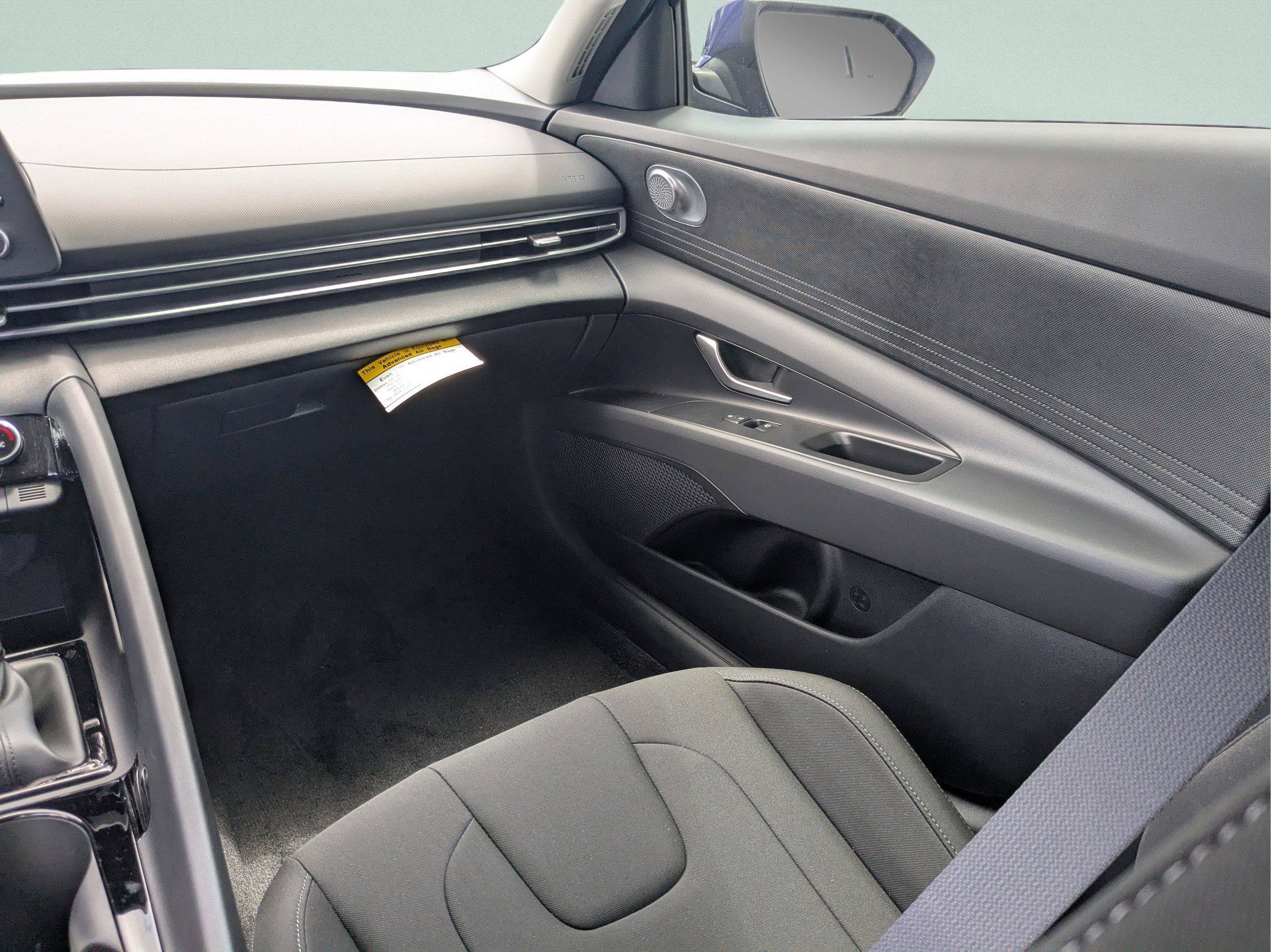 New 2025 Hyundai Elantra Hybrid FWD image 7
