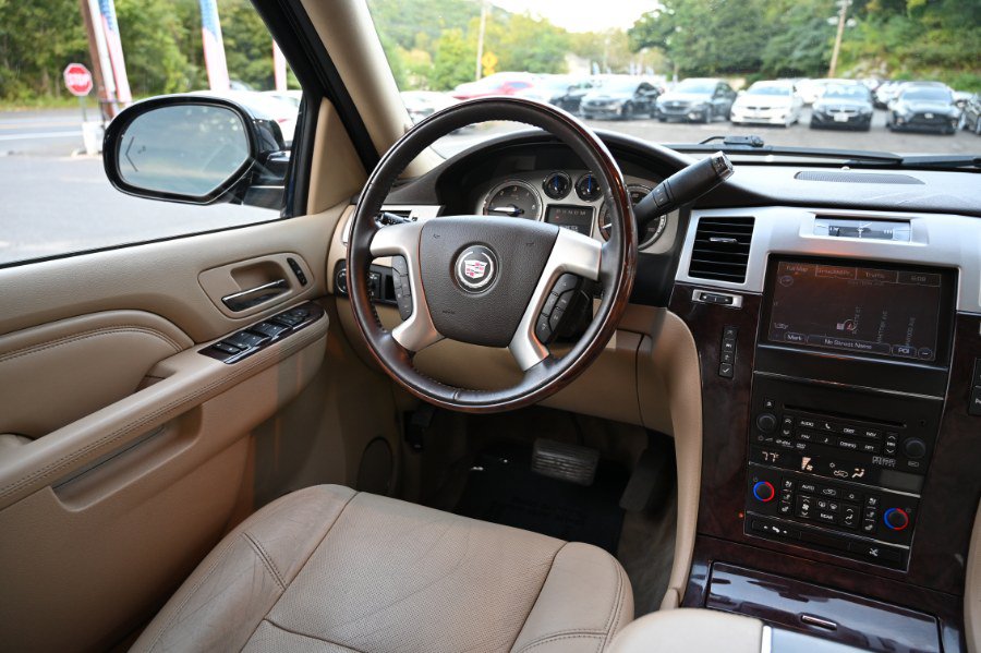 Used 2014 Cadillac Escalade Premium AWD/4WD image 10