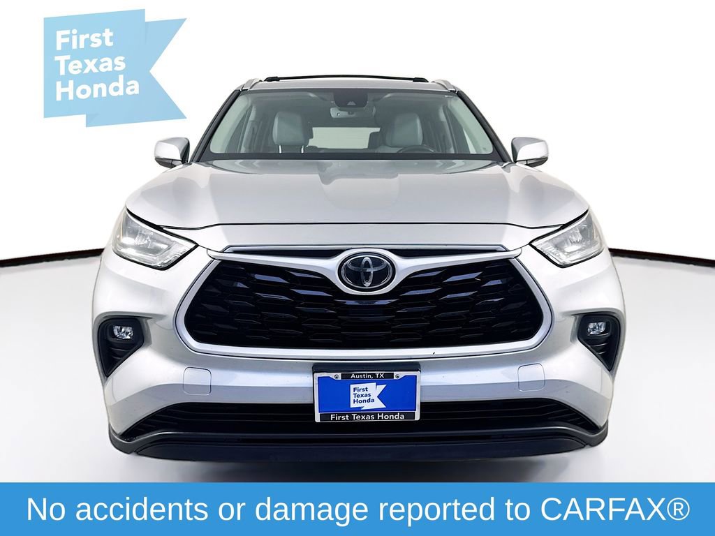 Used 2020 Toyota Highlander XLE FWD image 2