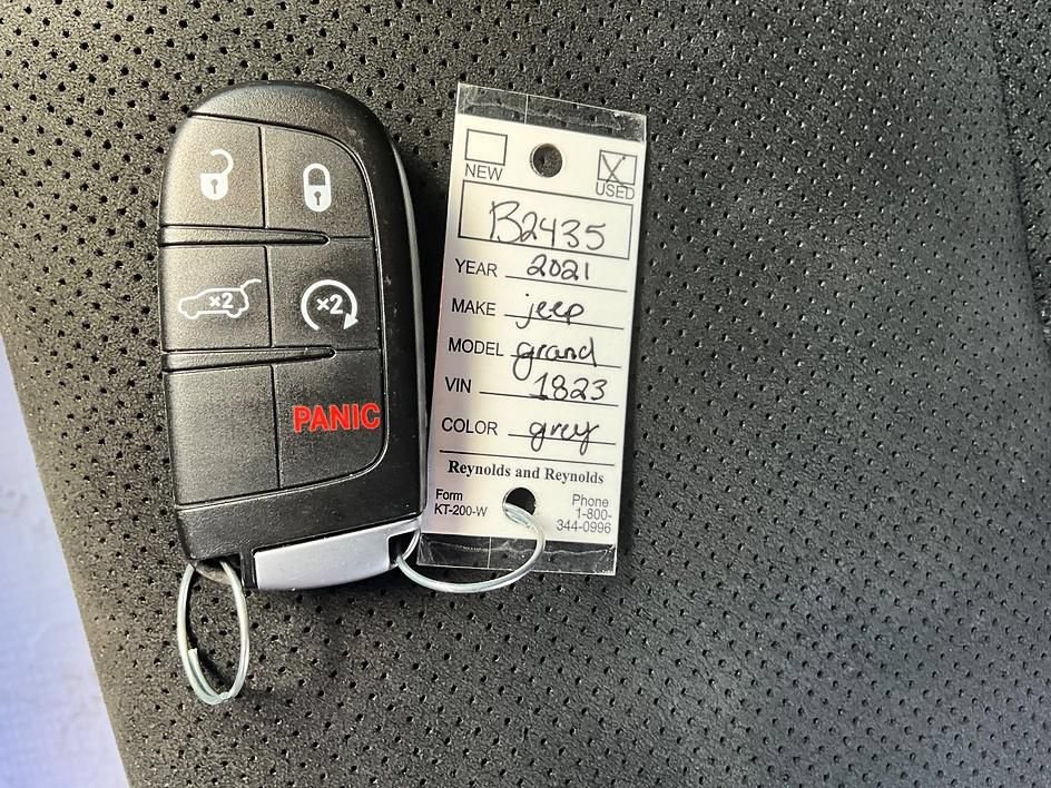 Used 2021 Jeep Grand Cherokee Laredo X AWD/4WD image 36
