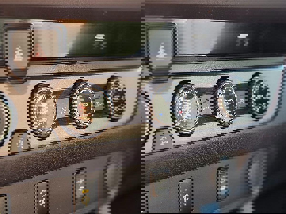 Used 2017 Toyota Tacoma TRD Sport w/ Tow Package image 30