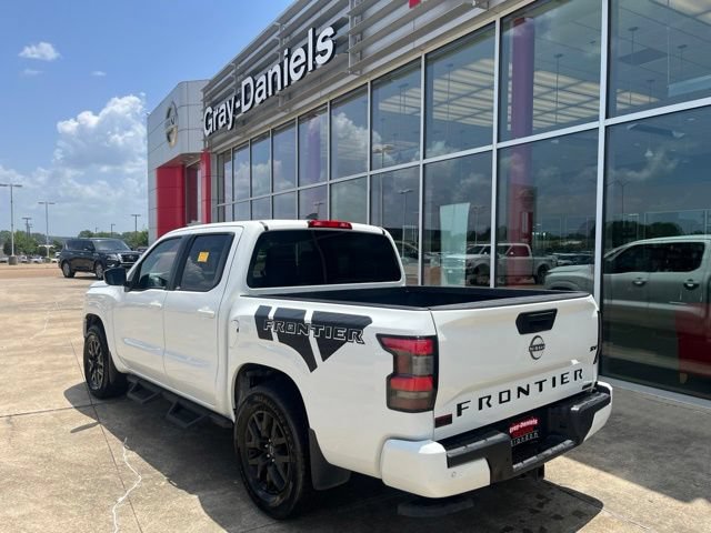 Used 2023 Nissan Frontier SV w/ Midnight Edition Package RWD image 2