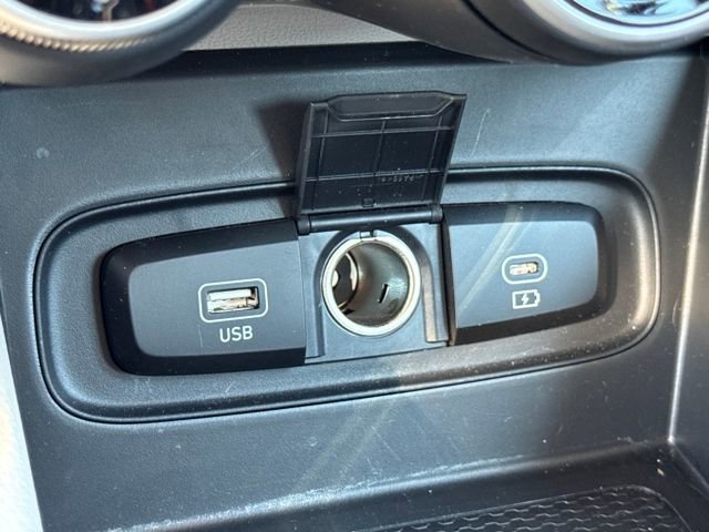 Certified 2025 Hyundai Venue SEL image 28