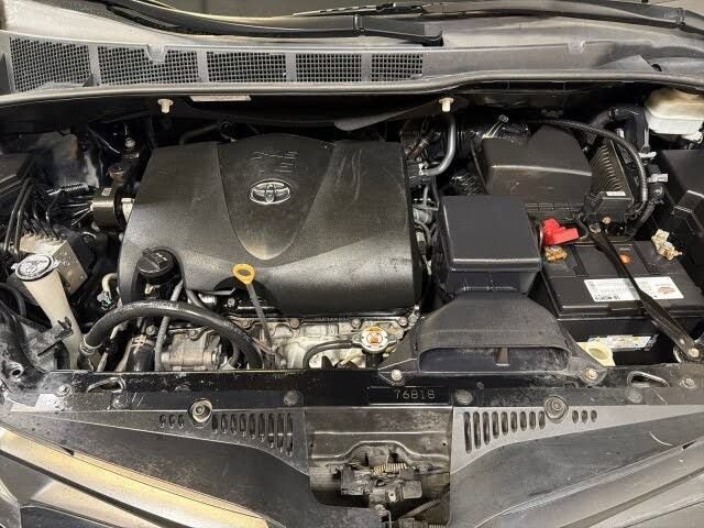 Used 2020 Toyota Sienna L FWD image 46