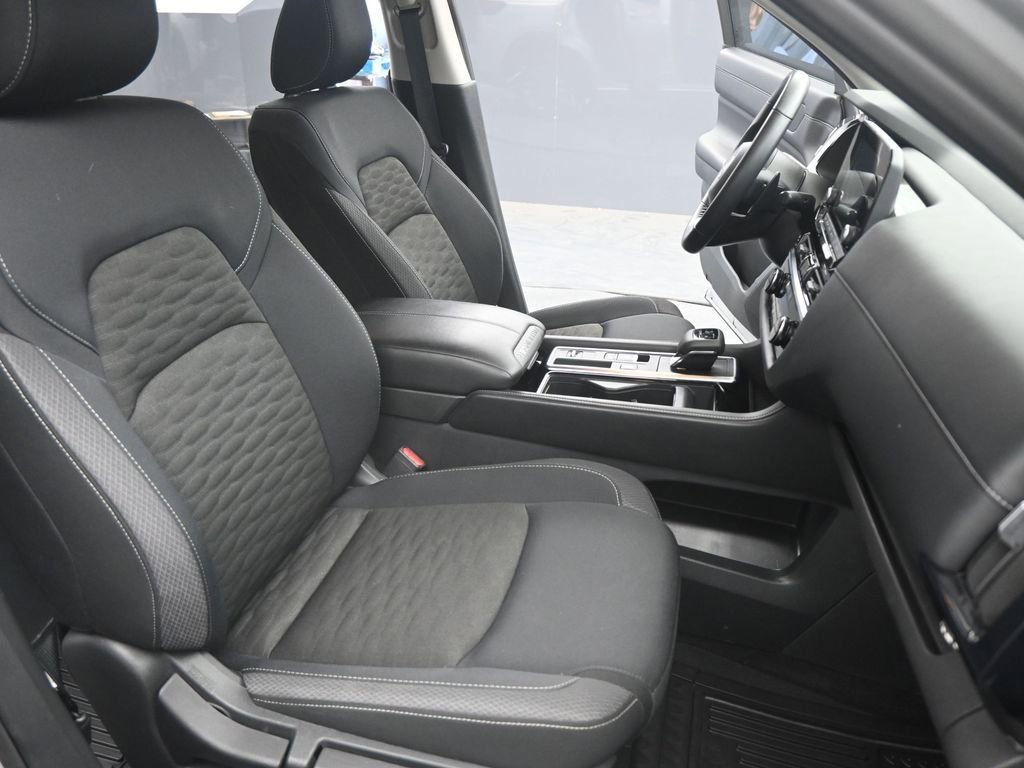Used 2025 Nissan Pathfinder SV FWD image 21