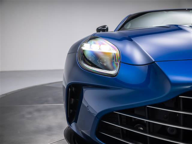 Used 2026 Aston Martin V8 Vantage Coupe image 24