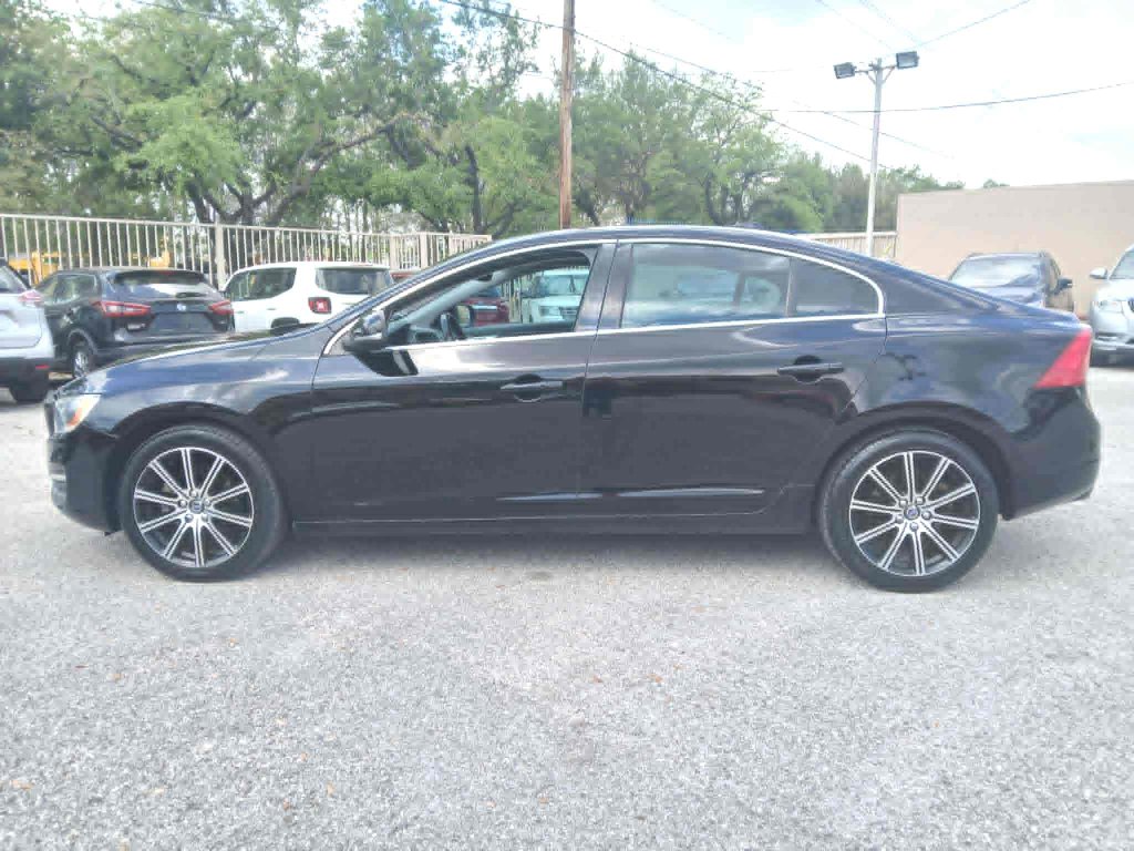Used 2018 Volvo S60 T5 Inscription Platinum FWD image 4