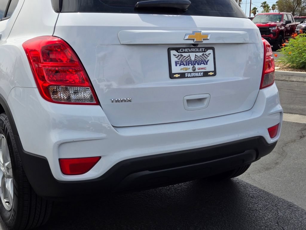 Used 2020 Chevrolet Trax LS w/ LPO, Cargo Package FWD image 5