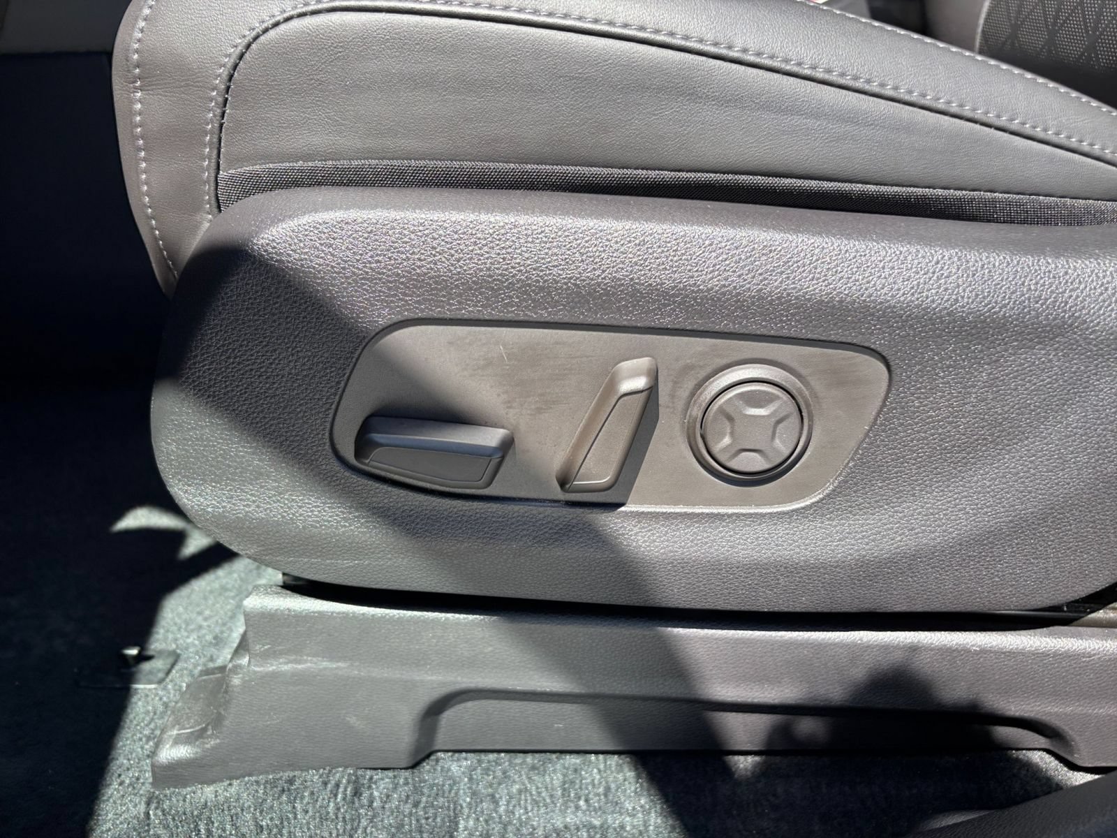 Used 2026 Kia Carnival FWD image 23