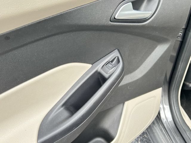 Used 2015 Ford Focus SE FWD image 17