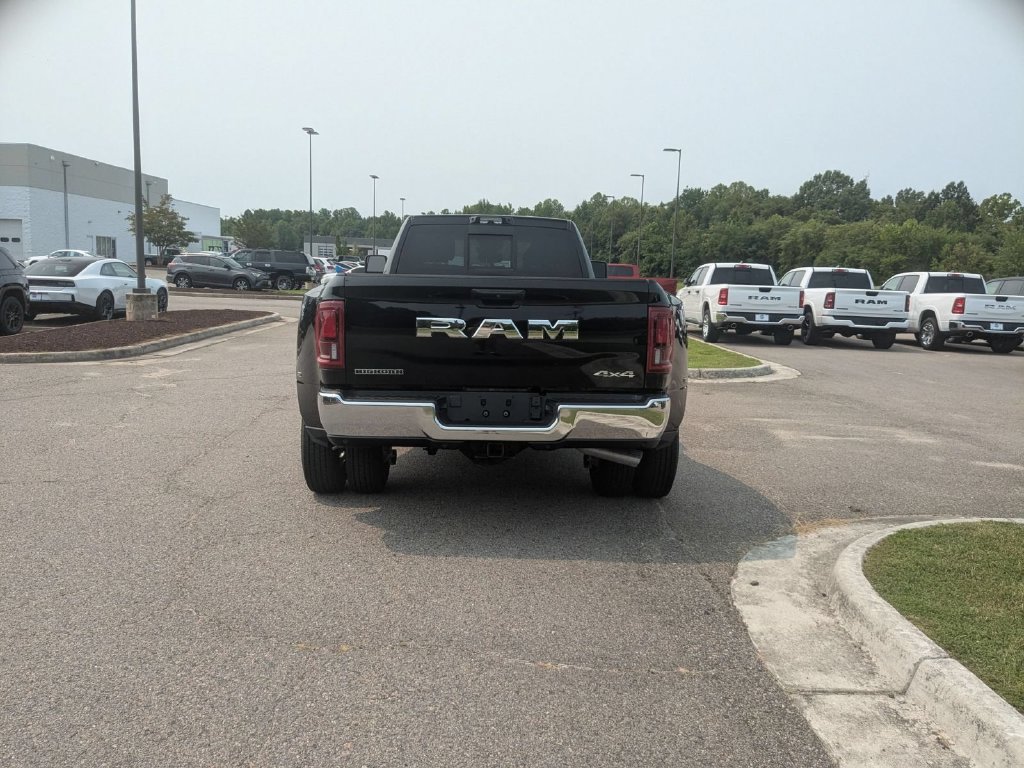 New 2026 RAM 3500 Big Horn AWD/4WD image 4