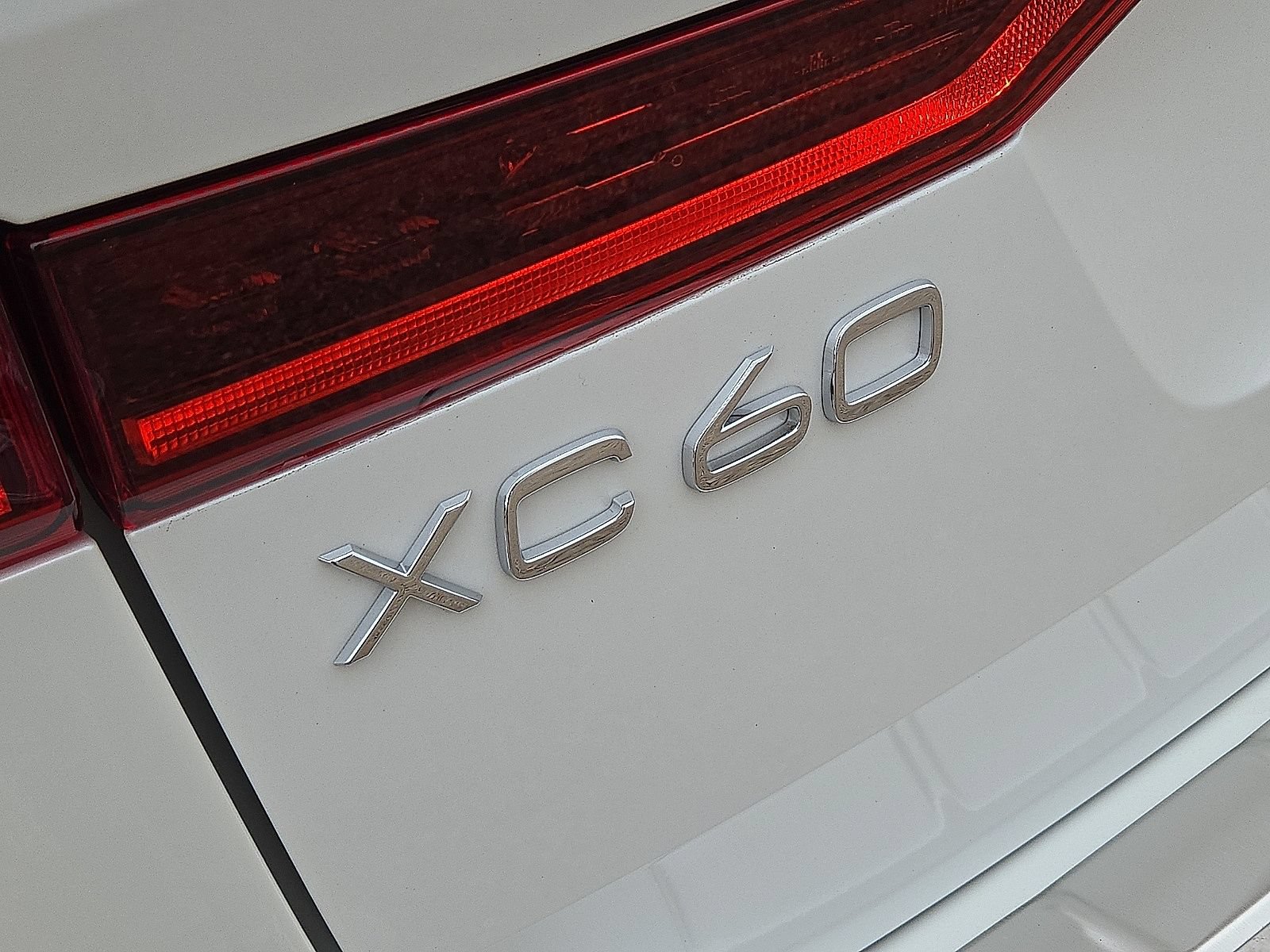 New 2026 Volvo XC60 T8 Plus w/ Protection Package Premier AWD/4WD image 11