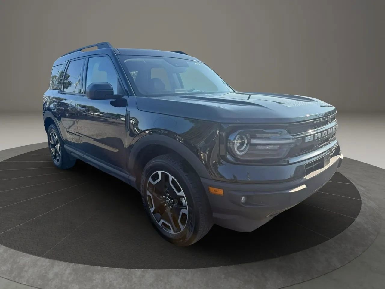 Used 2021 Ford Bronco Sport Outer Banks w/ Outer Banks Package image 3