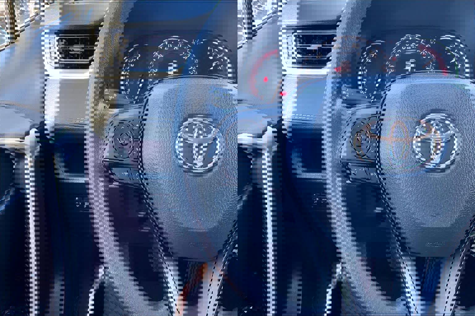 Used 2024 Toyota RAV4 LE image 22