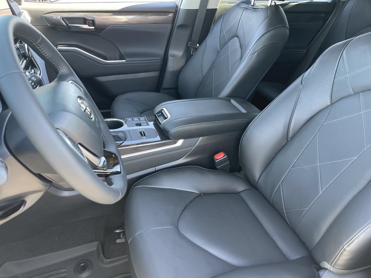 New 2026 Toyota Highlander Platinum AWD/4WD image 18
