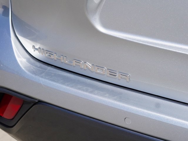 Certified 2021 Toyota Highlander Limited AWD/4WD image 11