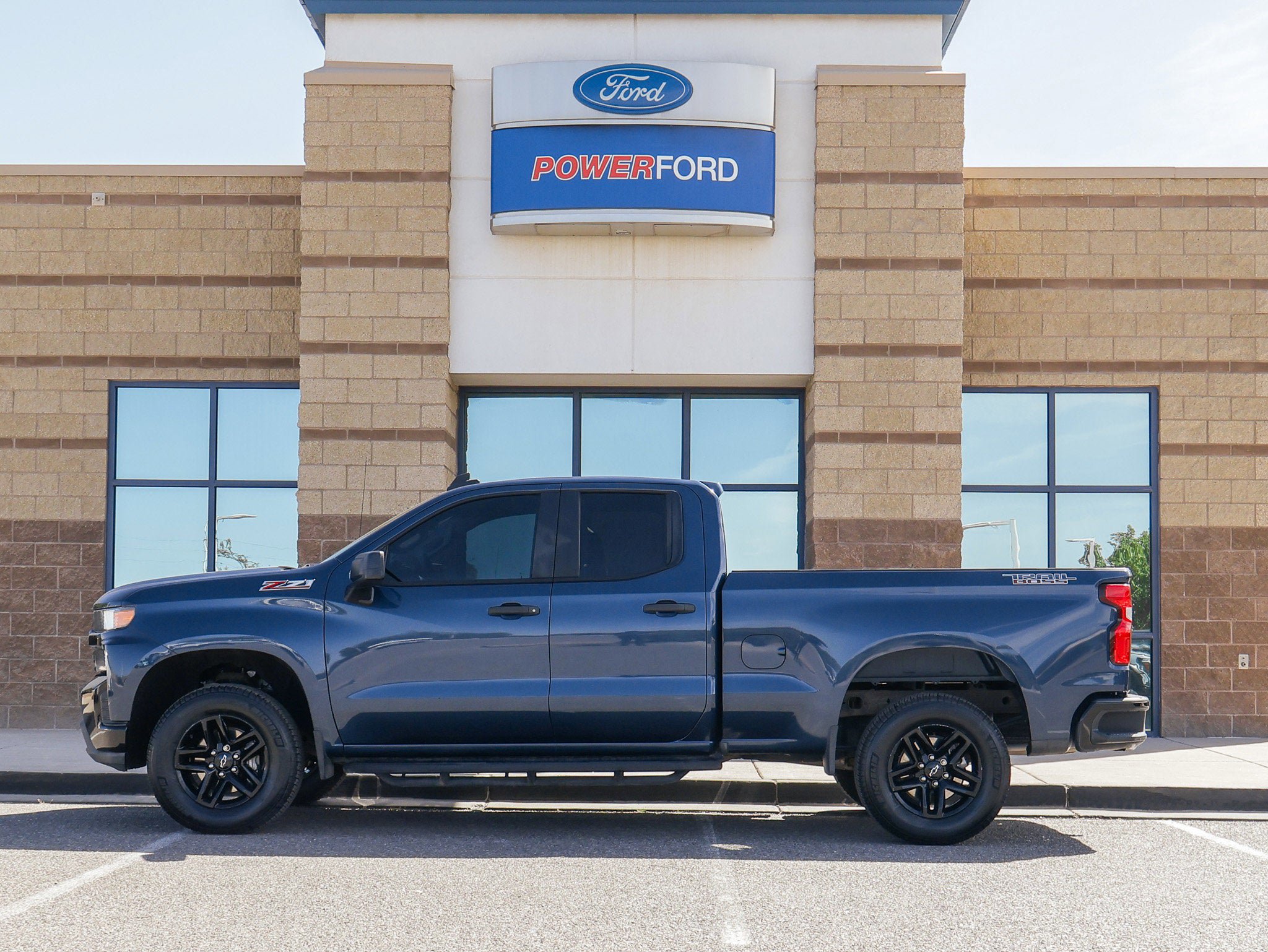 Used 2019 Chevrolet Silverado 1500 Custom Trail Boss w/ Custom Convenience Package AWD/4WD image 9