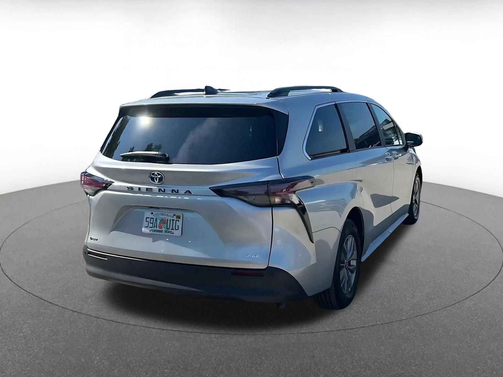 Used 2025 Toyota Sienna XLE FWD image 13