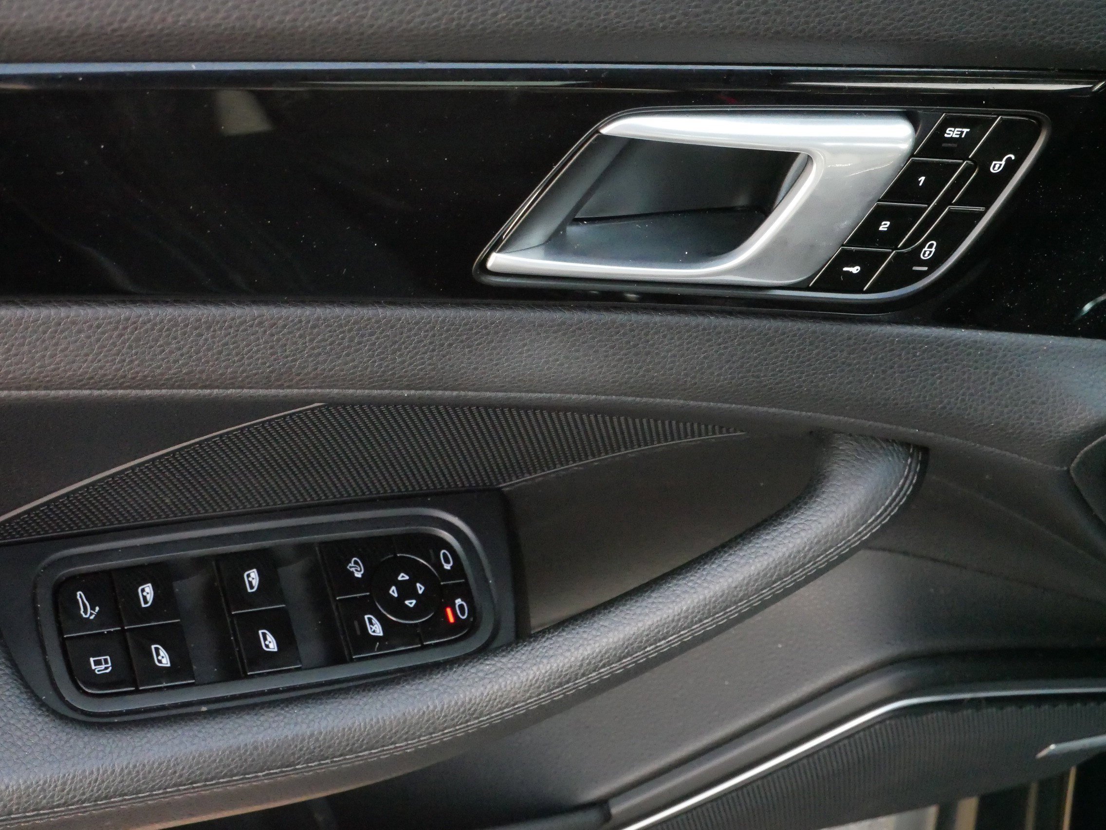 Used 2018 Porsche Panamera 4 image 19