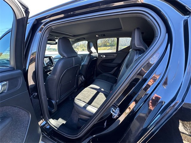 Used 2021 Volvo XC40 T5 R-Design w/ Climate Package image 18