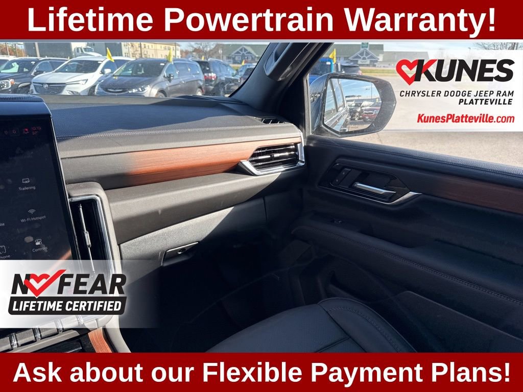 Used 2025 GMC Yukon XL Denali AWD/4WD image 40