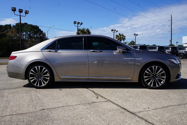 Used 2019 Lincoln Continental Select image 3