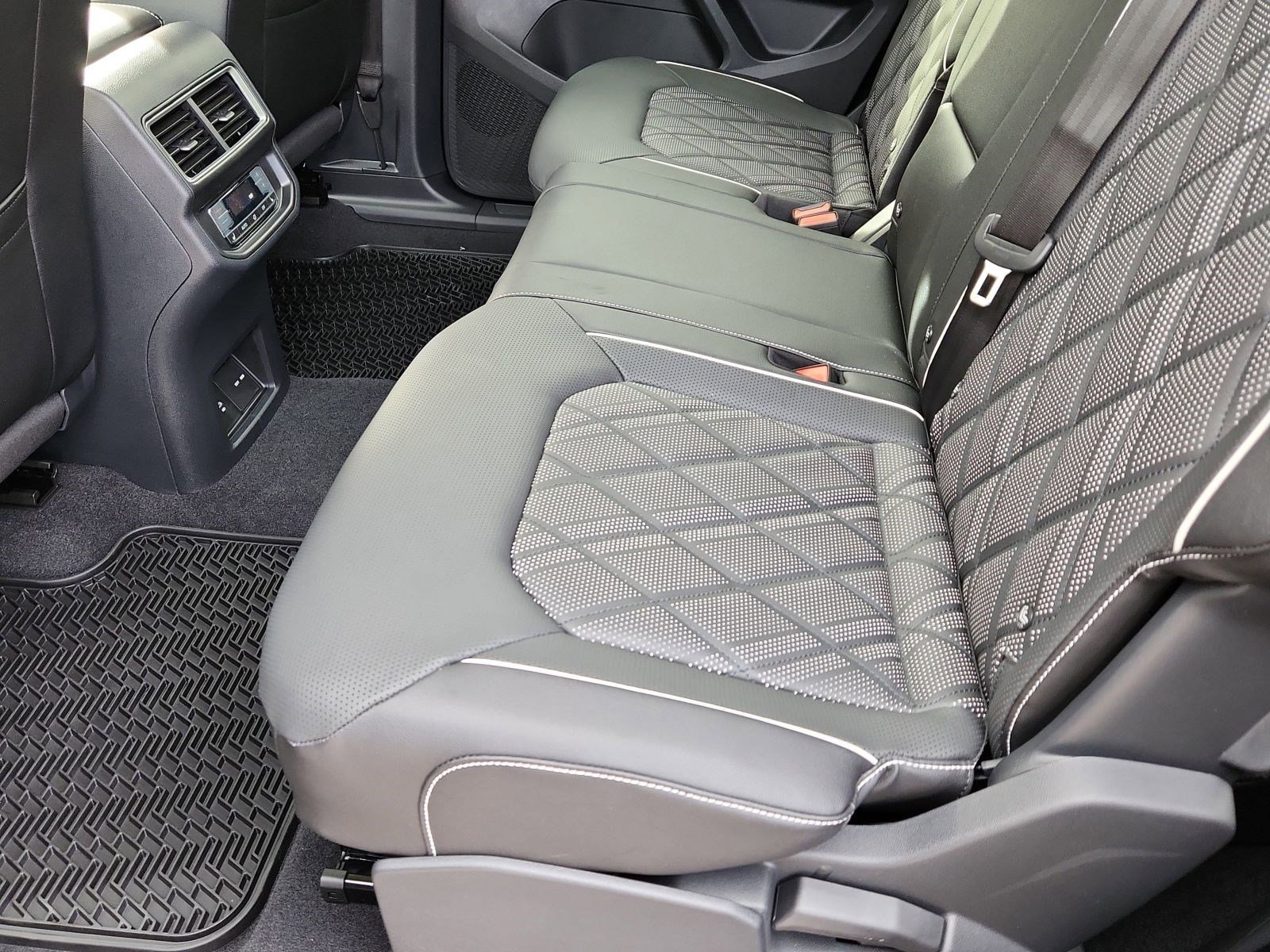 New 2026 Volkswagen Atlas SEL Premium R-Line image 11