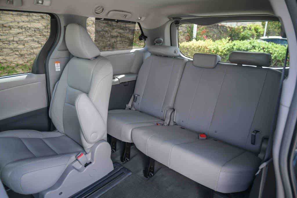 Used 2016 Toyota Sienna XLE image 19