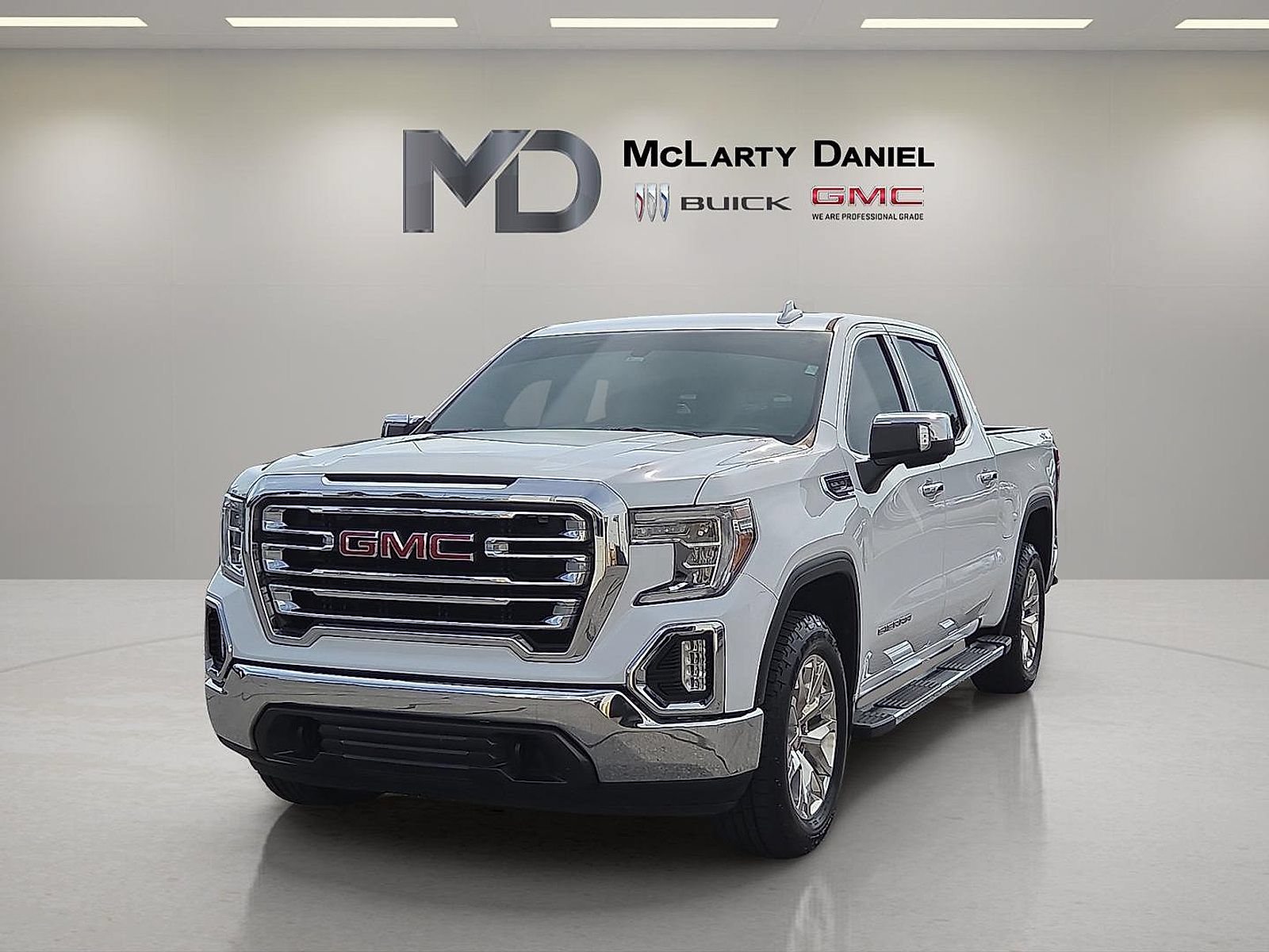 Used 2019 GMC Sierra 1500 SLT w/ SLT Premium Package AWD/4WD image 3