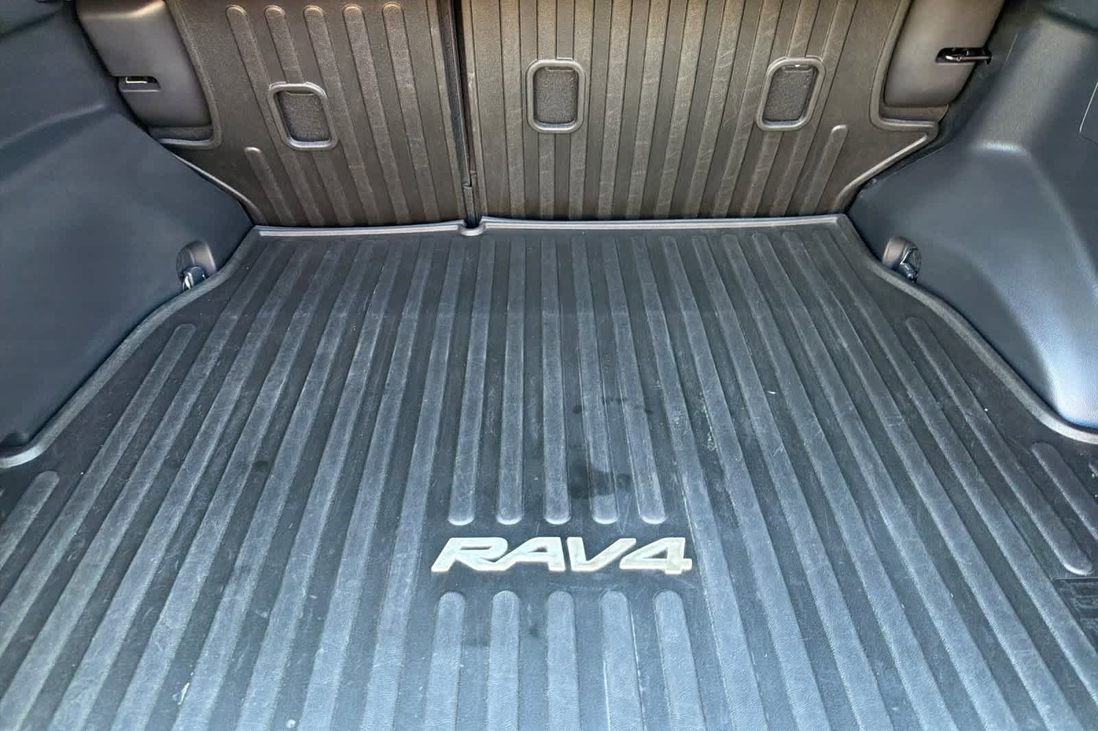 Used 2023 Toyota RAV4 XSE AWD/4WD image 17